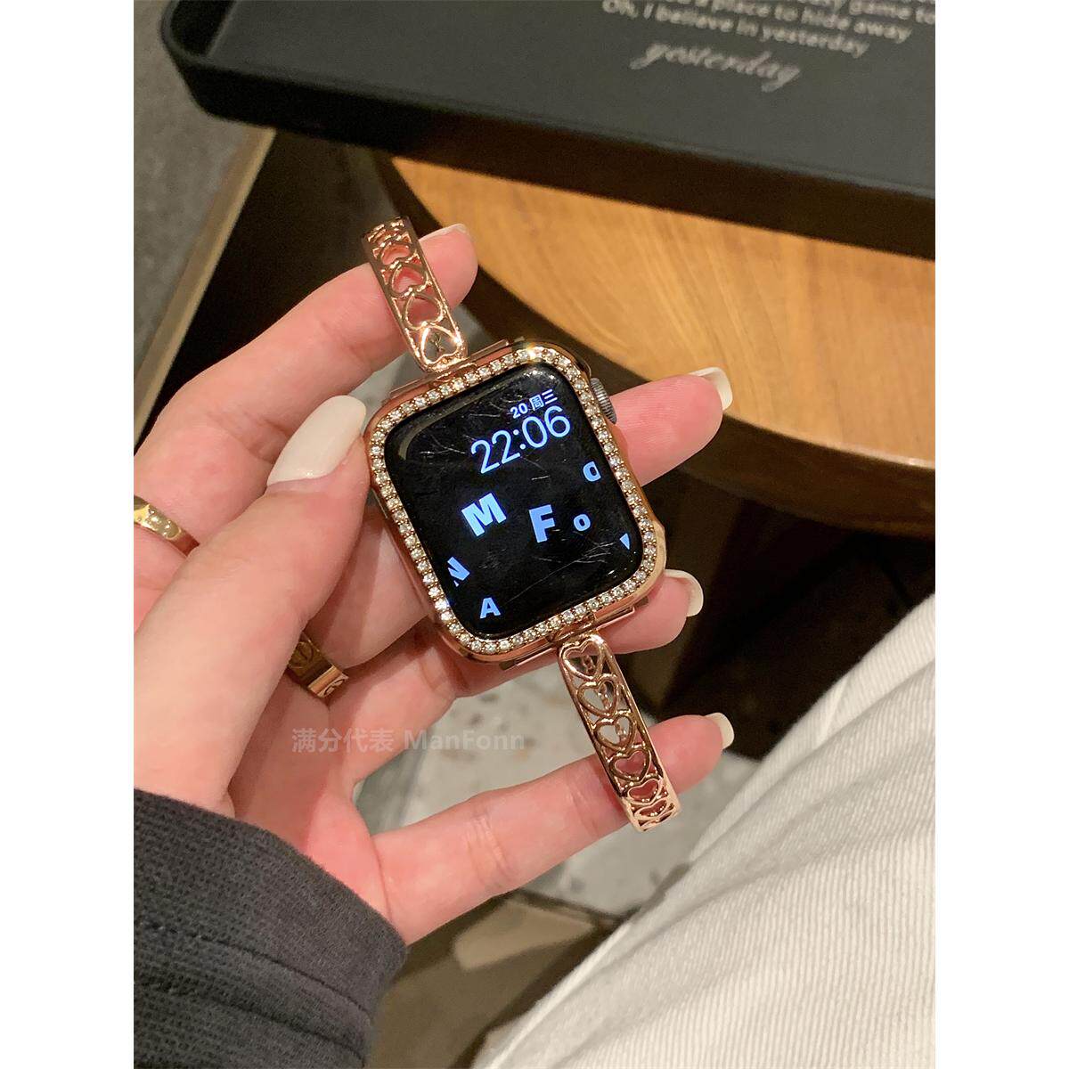 简约爱心手镯式金属表带适用于applewatch987苹果10手表654SE气质