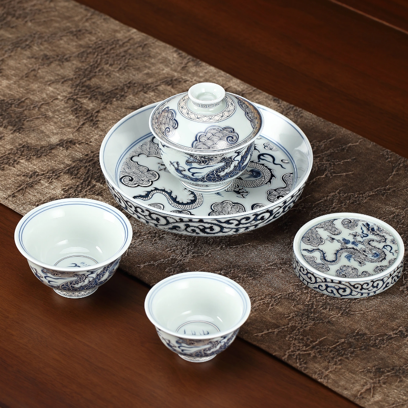 覆银穿云龙青花瓷盖碗