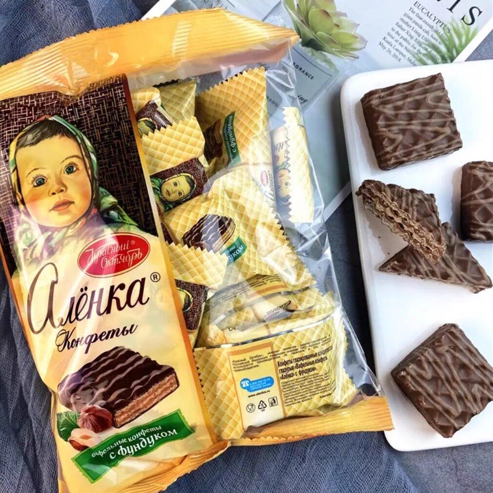 250克【爱莲巧】大头娃娃夹心威化榛仁巧克力饼干俄罗斯原装进口