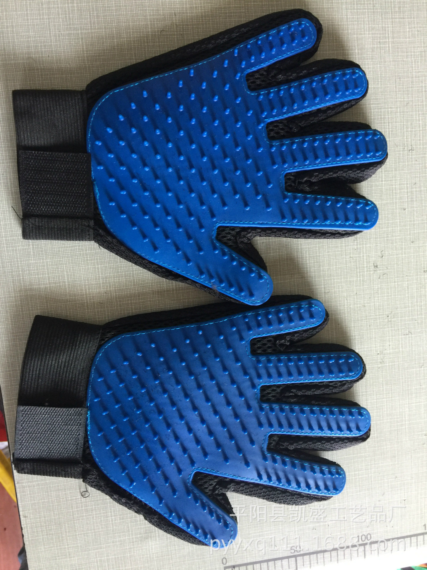 宠物手套猫狗洗澡右手按摩去除毛发污撸猫手套 厂家直销