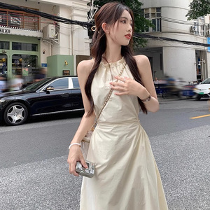 挂脖吊带长裙无袖裙子长裙出游穿搭连衣裙子女夏2026新款露背裙