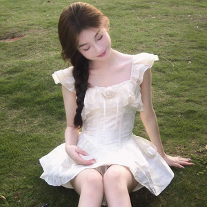 连衣裙女2026新款半身裙收腰短裙法式荷叶边一字肩白色连衣裙女装
