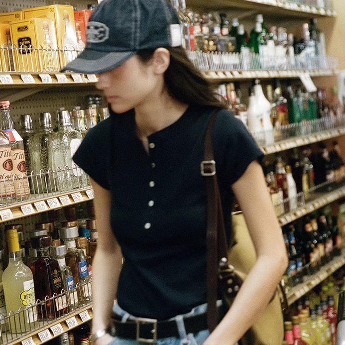 VERIDIAN DEW-韩国设计师urba*ic30 气质纽扣纹理感修身针织T恤