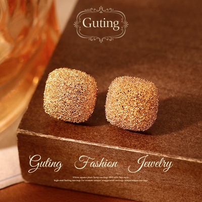 古婷金色磨砂方糖耳钉高级感