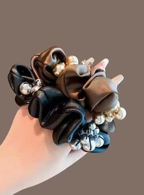 高级感缎面黑色大肠发圈简约气质珍珠盘发肥肠圈无痕耐用头绳发绳