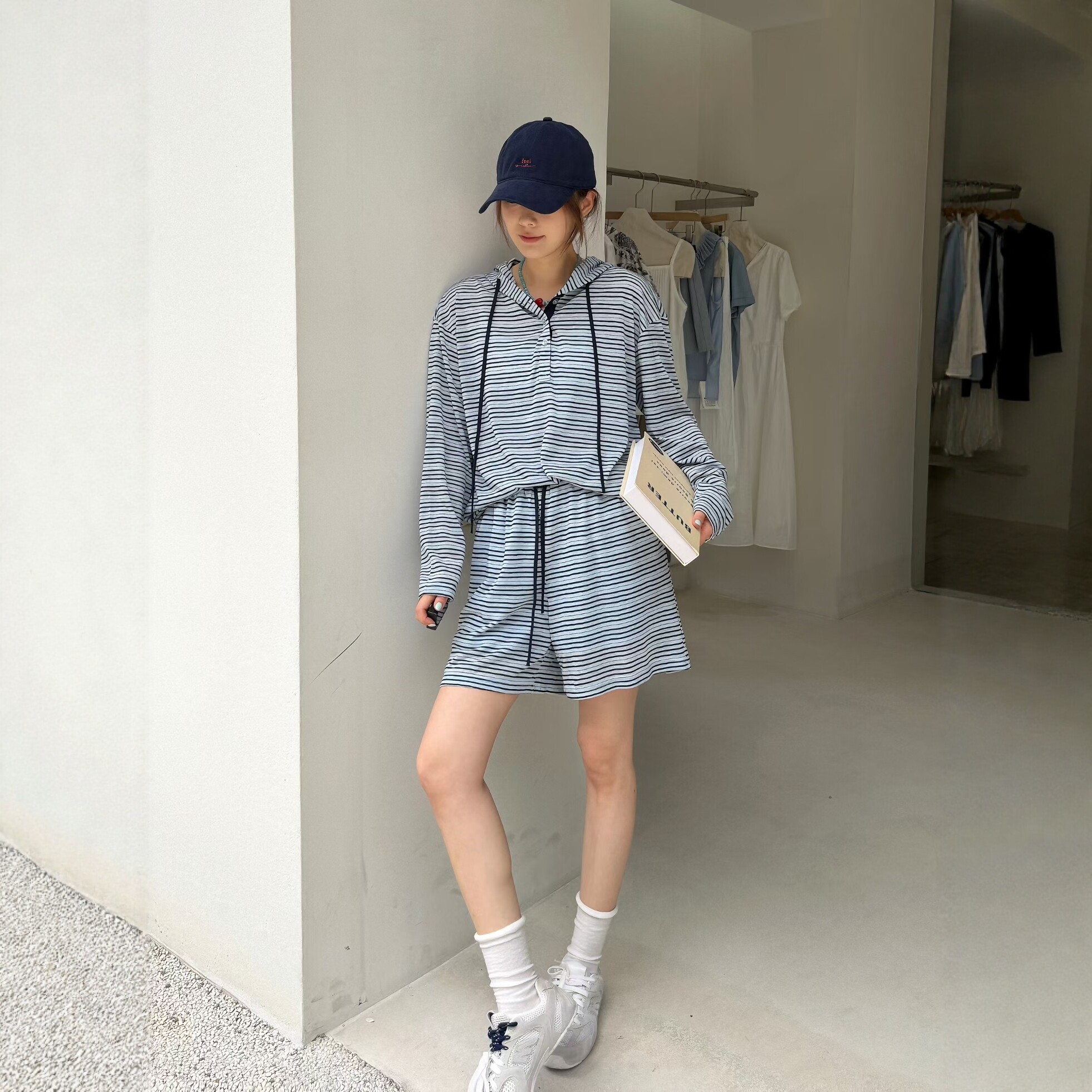 LM家高品 夏季新品慵懒运动风时尚显瘦连帽条纹长袖短裤两件套装
