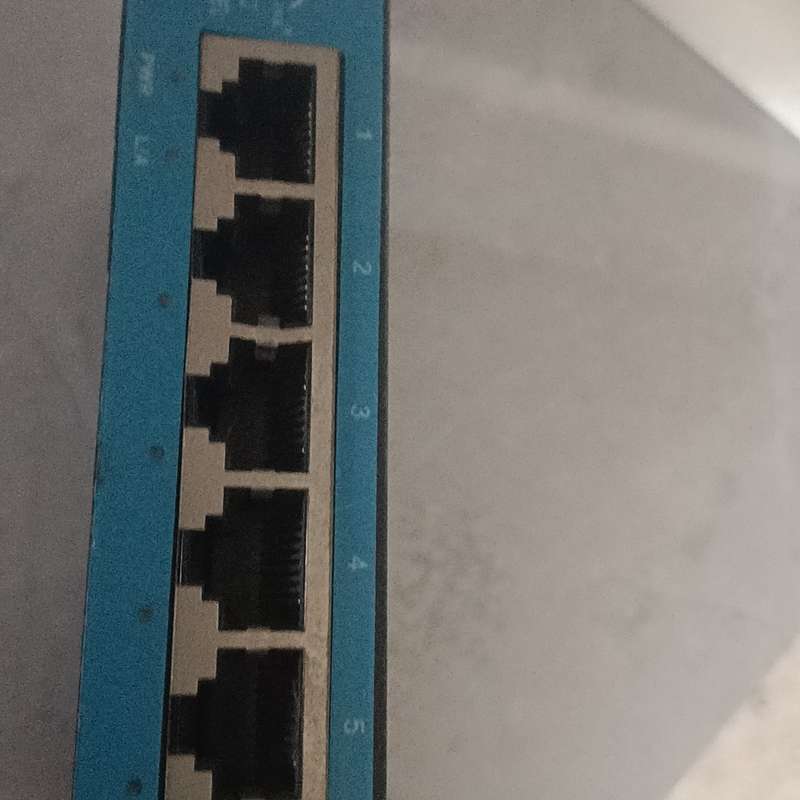 请议价-长飞CF-E105W 5口百兆以太网交换机，铁壳，5&times;10/