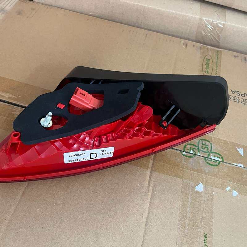 请议价-进口标致3008右边内尾灯，全新原厂正品，，处理，