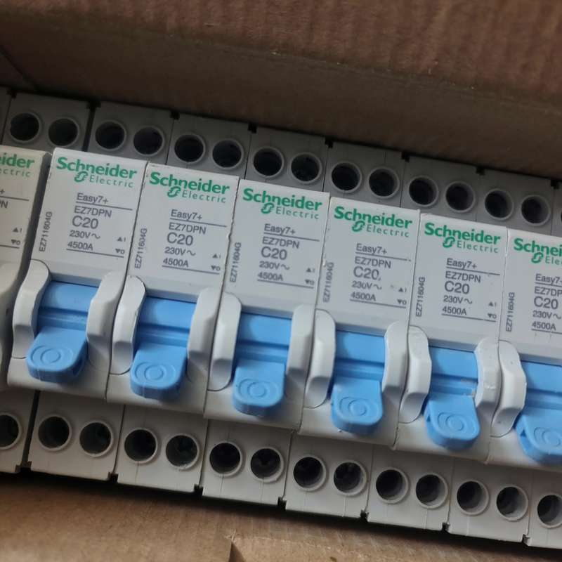 请议价-EZ7DPN 施耐德断路器16A 20A 32A 40A