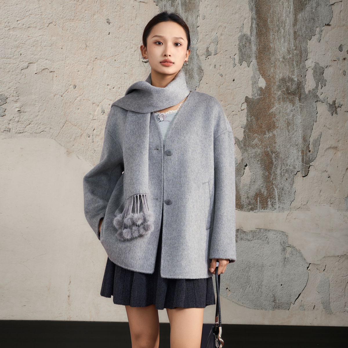 西町村屋气质感大衣女2025冬新款V领廓形羊毛中长款外套XHAD10264