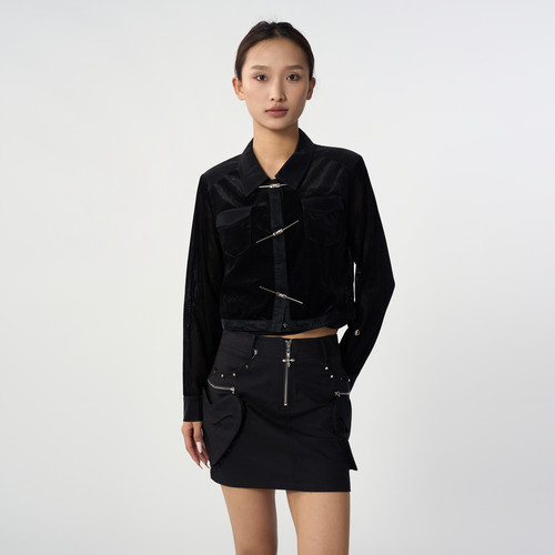 西町村屋外搭女2025秋新中式设计感金属扣垫肩短款外套HC8219019