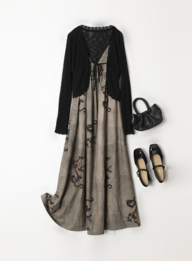 西町村屋复古龙纹V领吊带裙女夏季新款气质长款连衣裙AB9404042