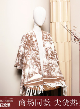 西町村屋气质感披肩女冬季新款艺术感水墨设计流苏围巾XHAD40011