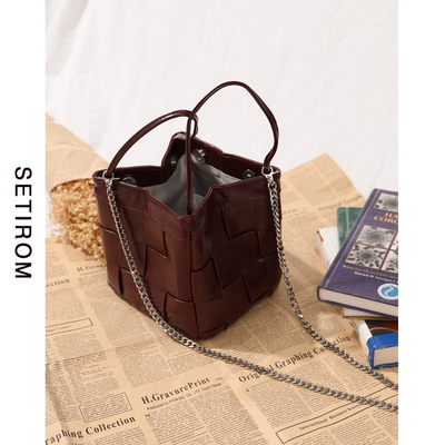 西町村屋安可拉红复古编织水桶包