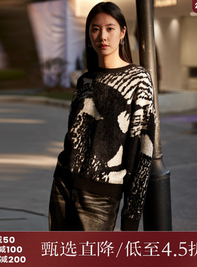 西町村屋毛衣女2023冬季轻潮花朵仿貂提花针织圆领上衣AD8104238