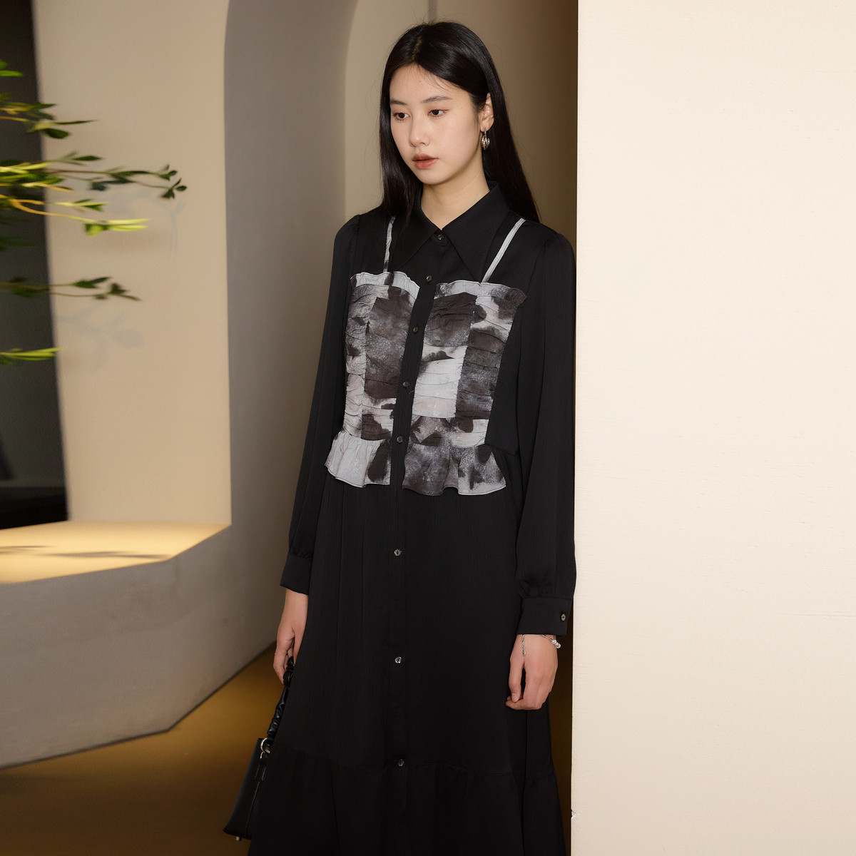 西町村屋法式长款连衣裙女春装新款设计感拼接长袖裙子AA9502002