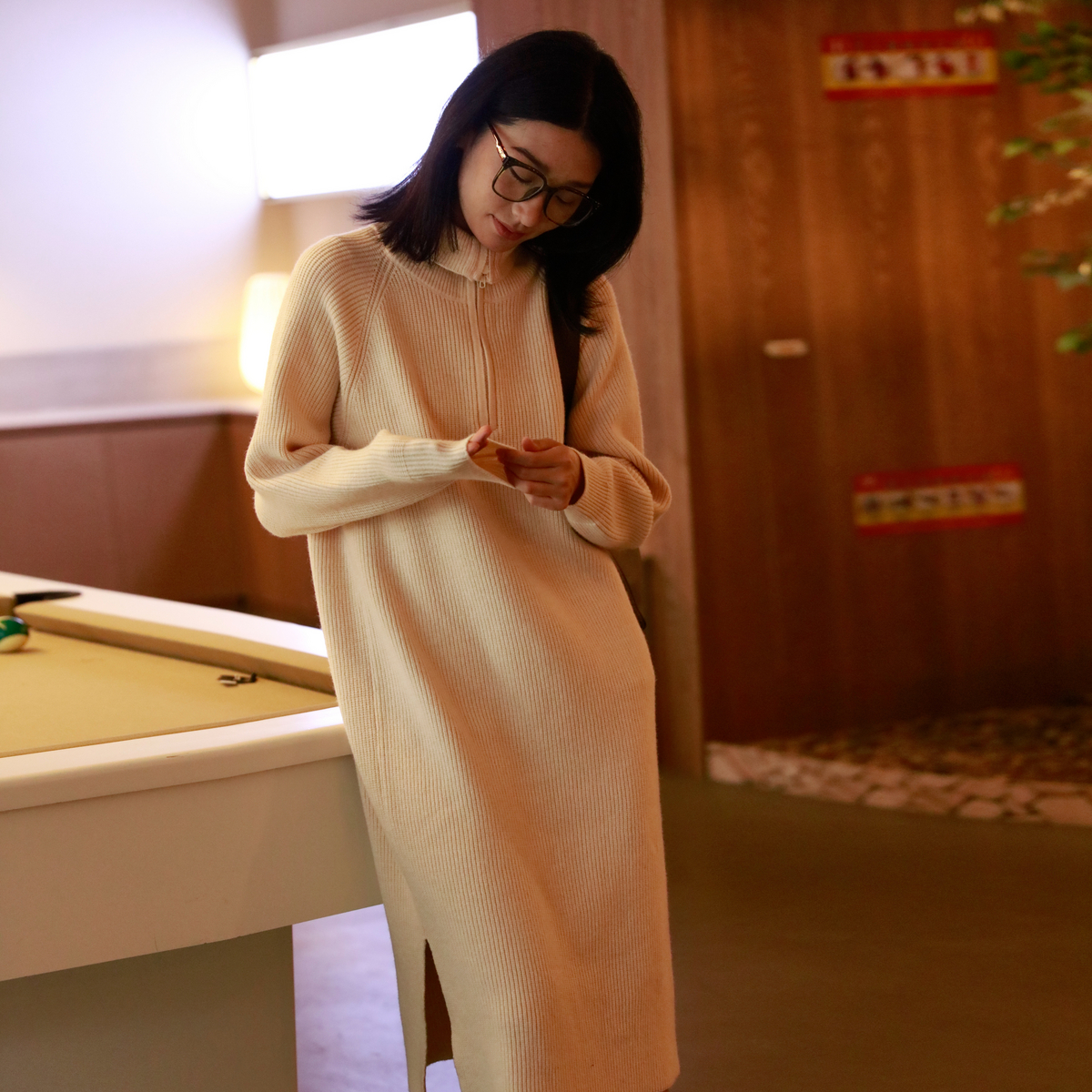 西町村屋文艺感翻领开衩针织长裙