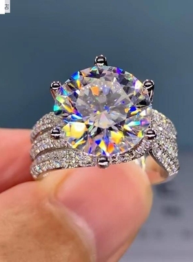 抖音直播新品 热卖5克拉鸽子蛋三世情缘仿莫桑石三排满钻线条百搭