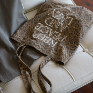 LAZYPEACH乐意岛｜「自由岛屿」系列刺绣标语灯芯绒环保袋 帆布袋