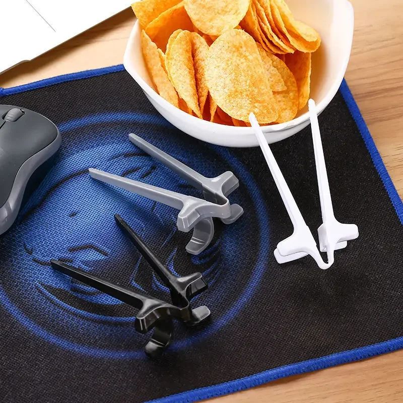 Creative Finger Chopsticks Portable Potato Chip Snack Clip E
