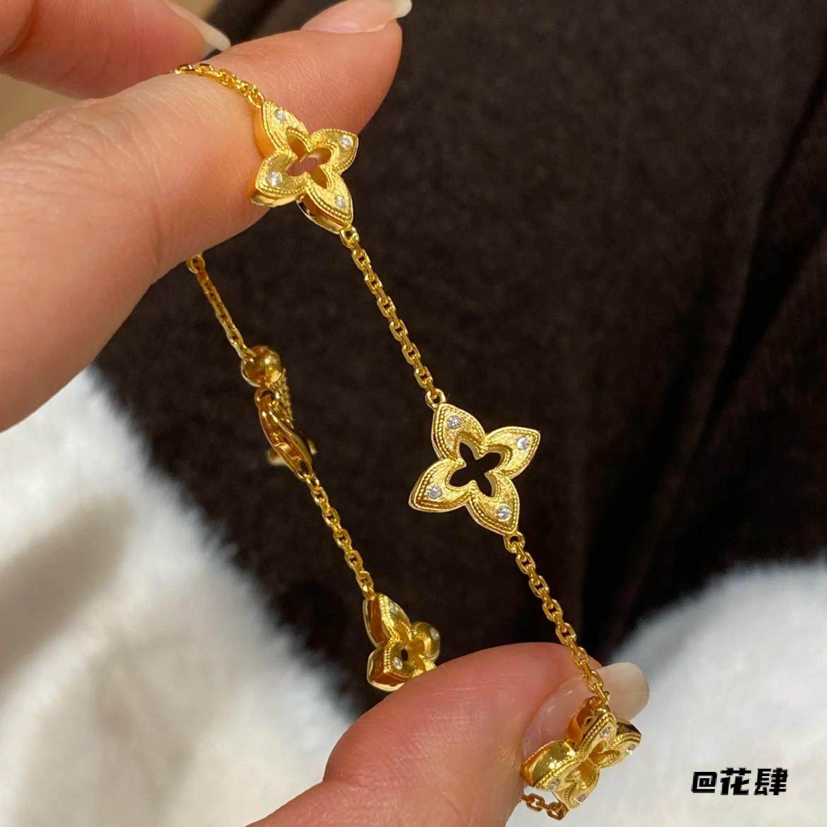 镂空小红书爆款中古拉丝金色四叶草手链手链出游高级感拍照包出片,饰品/流行首饰/时尚饰品新,手链,淘宝优惠券,粉丝福利购,淘宝优惠卷