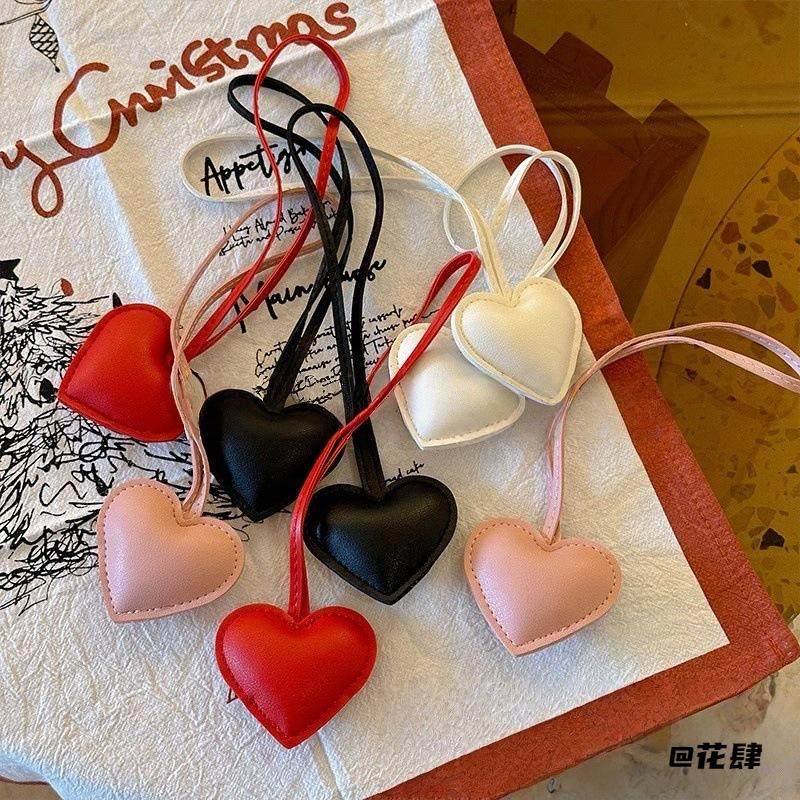 红色爱心挂饰情侣背包挂饰皮质红色粉色爱心挂件汽车钥匙扣,服饰配件/皮带/帽子/围巾,钥匙扣,淘宝优惠券,粉丝福利购,淘宝优惠卷