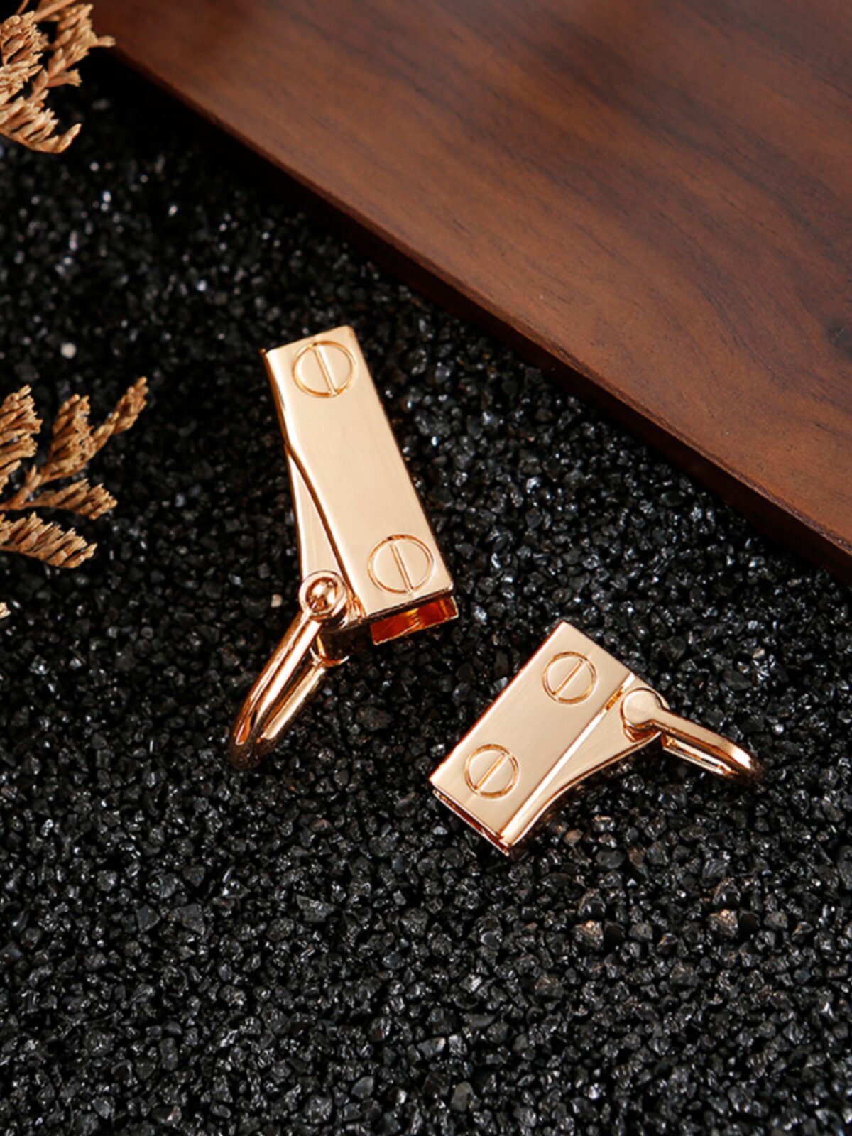 SUITABLE FOR BAGS SIDE CLIPS HARDWARE ACCESSORIES HAND HANDLES SMALL BAGS TRANSFORMATION BUCKLES WALLETS BUCKLES ONE SHOULDER TO CHANGE DIAGONAL STRADDLES