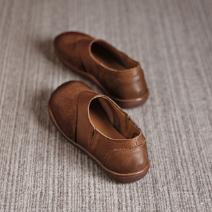 头层牛皮透气软底不累脚轻便妈妈单鞋2025秋季新款平底休闲板鞋女