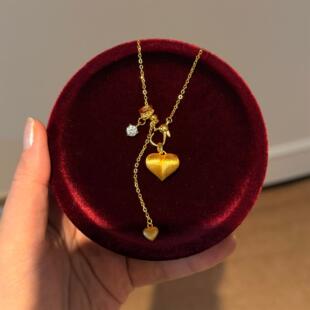 新中式复古黄金色拉丝蜜桃爱心沙金项链女精致秋冬吊坠轻奢毛衣链