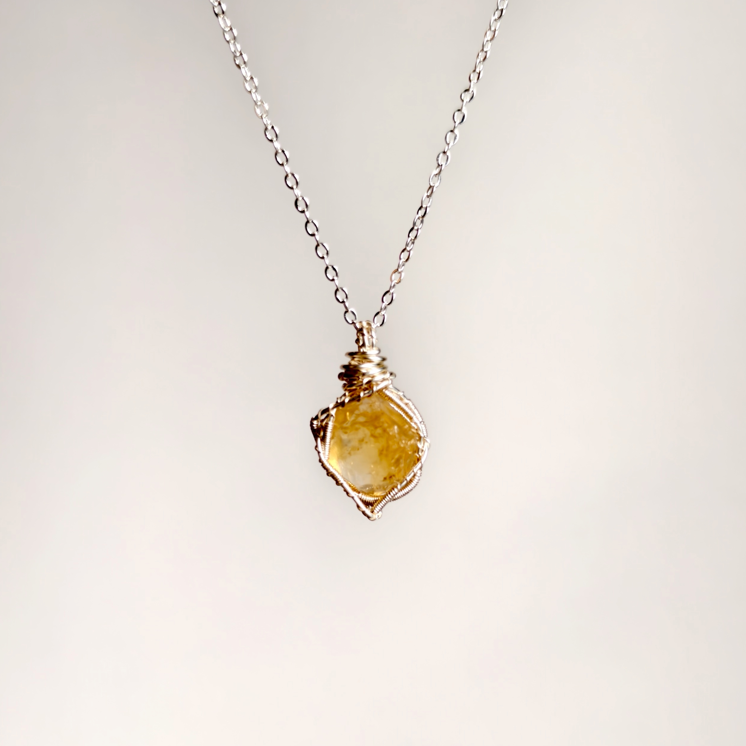 水晶绕线原石项链紫水晶海蓝宝原石绕线吊坠项链14K包金随机发