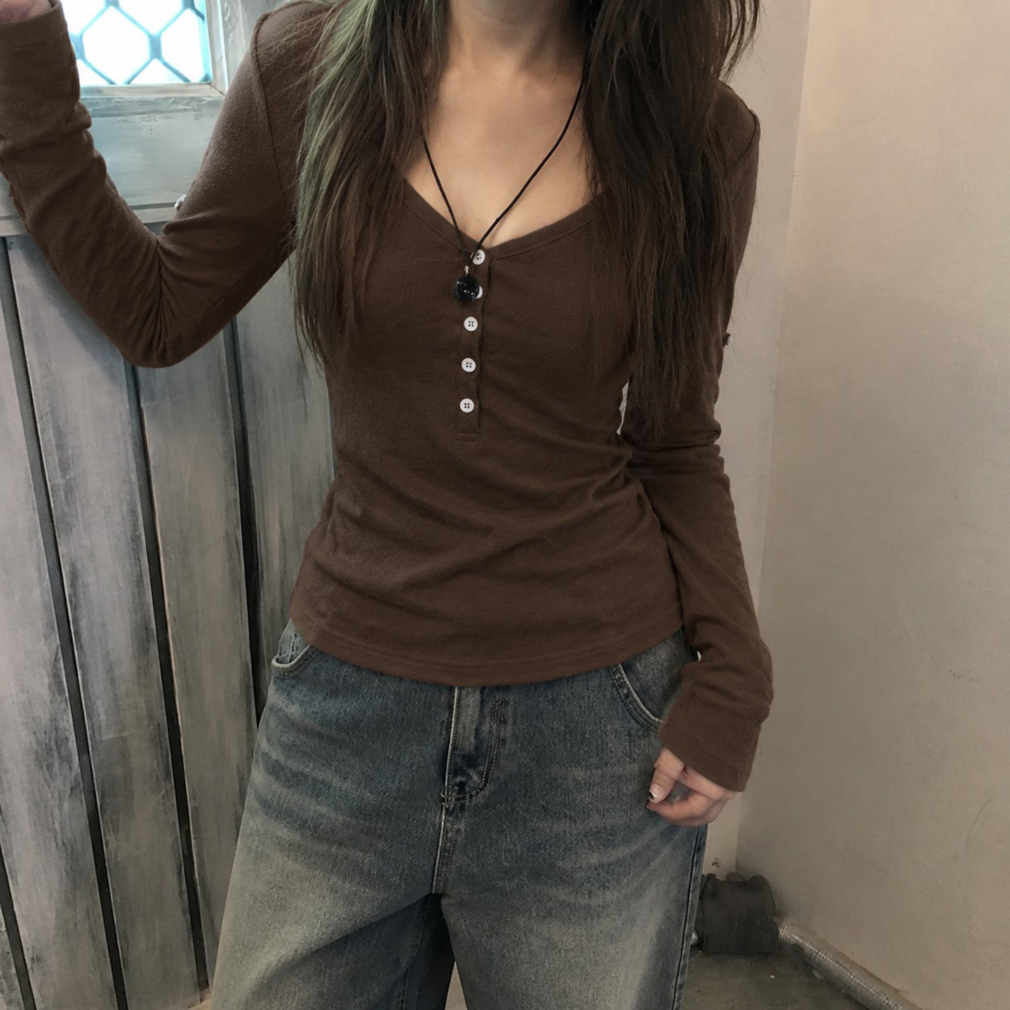 IAEY美式复古辣妹设计感两穿纽扣V领长袖T恤早秋纯欲修身外穿上衣
