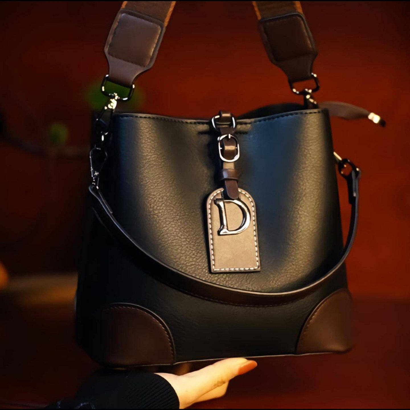 盛莱德大牌女包巴黎风格专柜2025新款水桶包时尚斜挎包潮流单肩包,箱包皮具/热销女包/男包,水桶包,淘宝优惠券,粉丝福利购,淘宝优惠卷