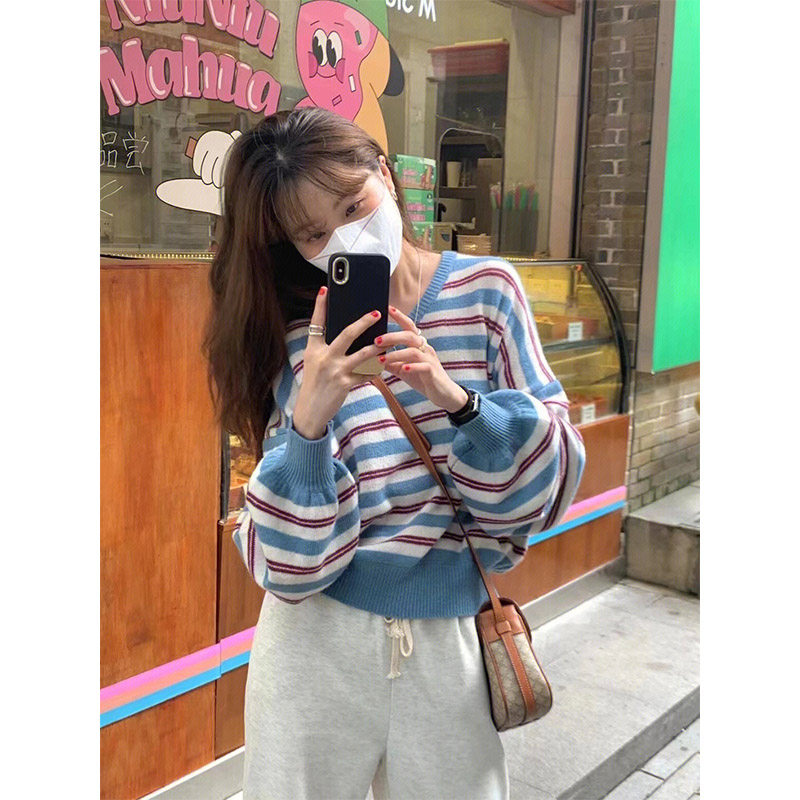 KOREAN VERSION OF SOFT AND WAXY CONTRASTING STRIPED V-NECK LONG-SLEEVED KNITTED SWEATER WOMENS AUTUMN AND WINTER LOOSE THIN LAZY STYLE PULLOVER TOP