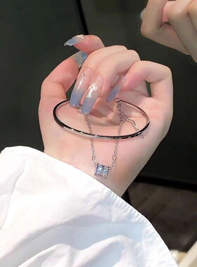 2026夏日爆款时尚手链女轻奢风小众设计感手镯简约百搭送朋友闺蜜