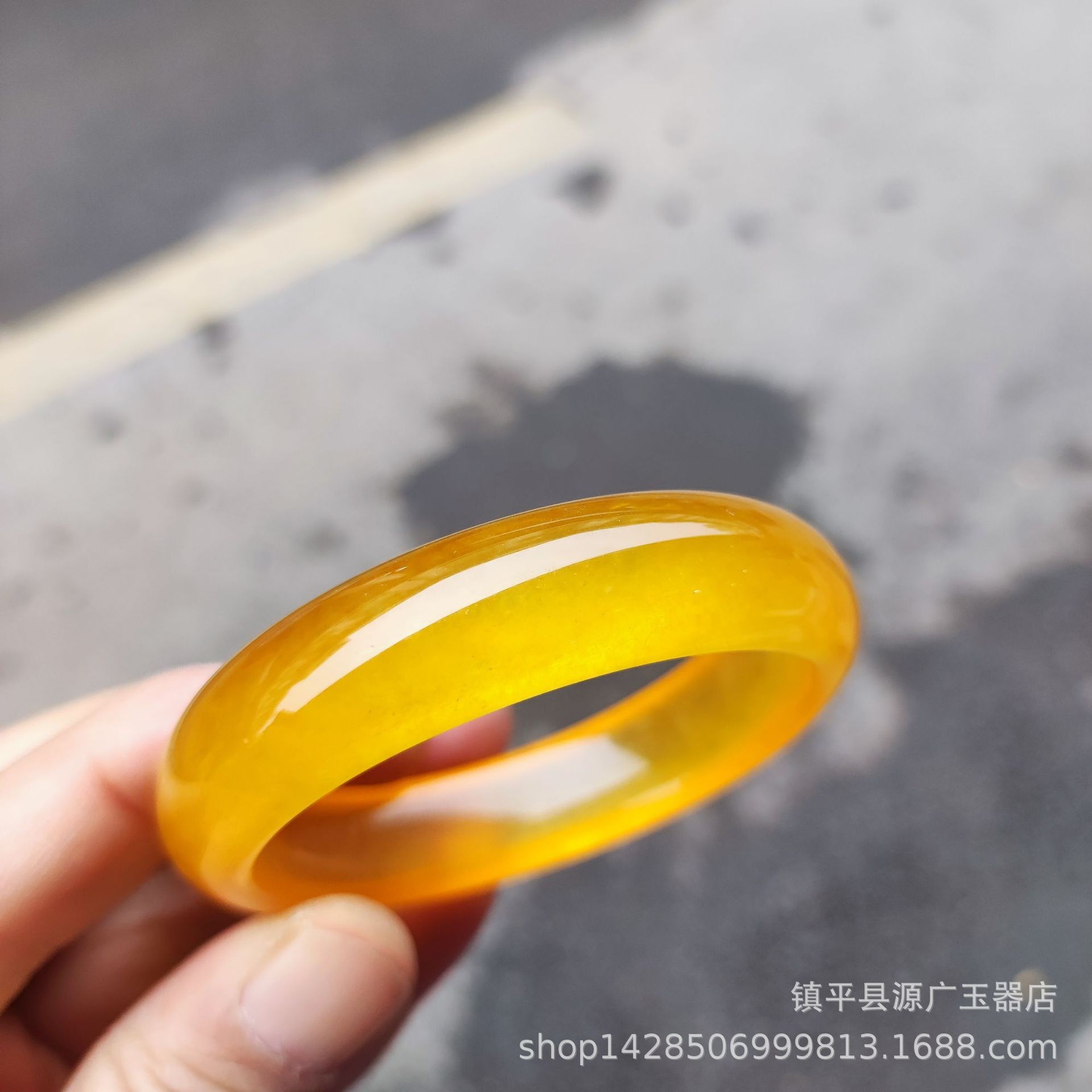 2026厂家新坑翡翠冰种黄翡手镯玛瑙玉髓黄色手镯石英岩玉黄色玉镯