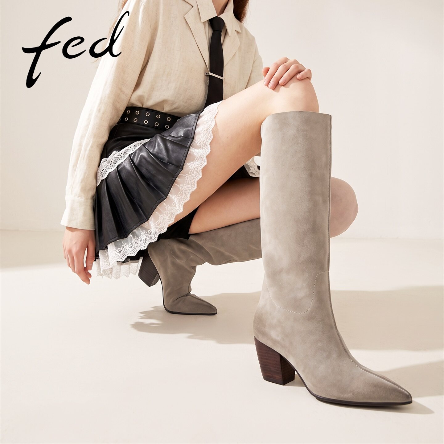 fed磨砂西部靴女尖头粗跟