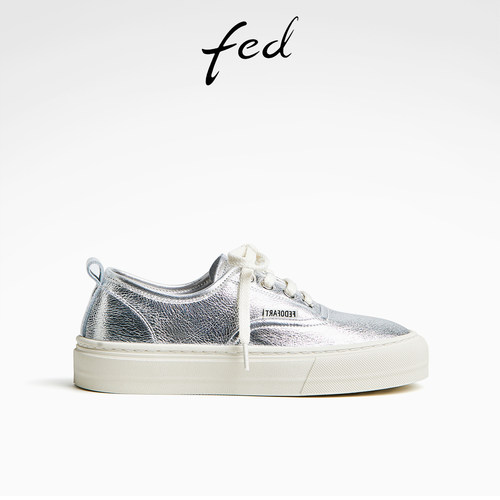 运动休闲鞋金属真皮板鞋小白鞋