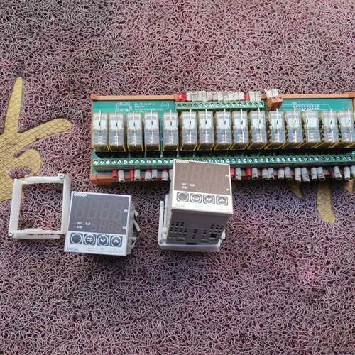 可维修欧姆龙温度控器E5CWL-R1TC，共两个，成色新，每个50议价