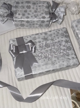 高级灰银色雪花礼物包装纸ins古早味手作生日礼物包装浪漫闪钻贴