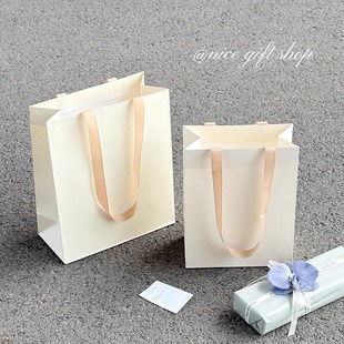ins奶油风米白色礼品袋高级感加厚服装 购物袋节日礼物收纳手提袋
