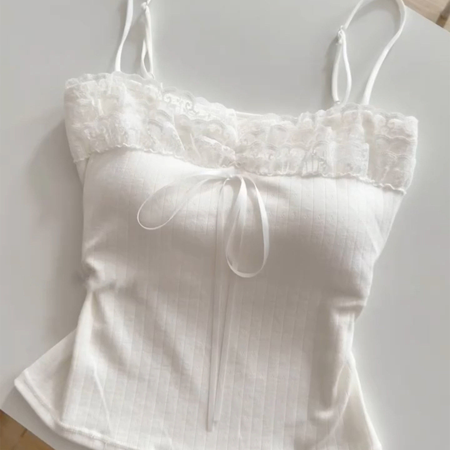 纯欲风蕾丝花边带胸垫吊带背心女秋季温柔风气质百搭显瘦内搭上衣