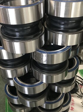 进口质量卡车轮毂轴承F-566426.H195 VKBA5425尺寸:68.2*125*115