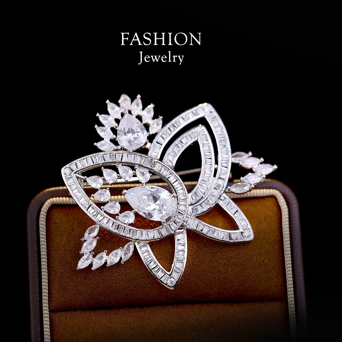 2025年新款重工胸针女高端精致时尚胸花莲花水钻西装外套别针配饰