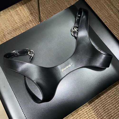 皮背带马甲OUTOF穿戴式