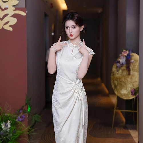 香槟色旗袍敬酒服新娘中式