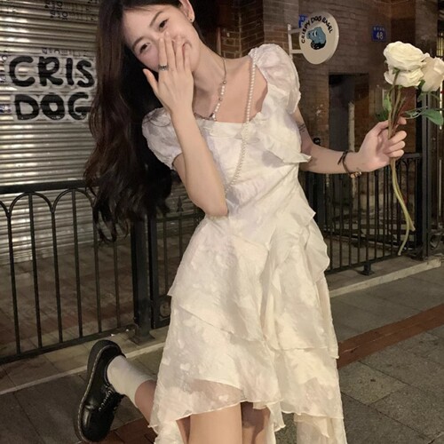 白色初恋仙女纯欲荷叶边不规则连衣裙法式茶歇显瘦气质收腰甜辣裙