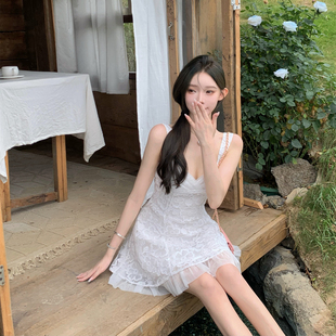 魏妮妮 纯欲网纱镂空甜美收腰印花吊带连衣裙女 夏日仙境 夏季