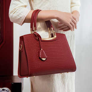 母亲节礼物送妈妈婆婆老妈女朋友老婆媳妇结婚新婚包包生日实用的