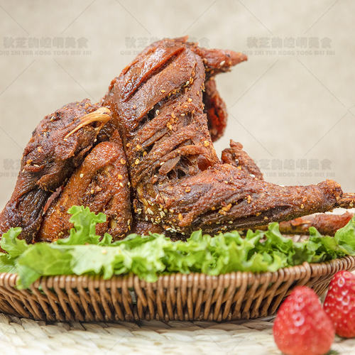 甘肃平凉特色美食丁小龙炸鸡烧鸡
