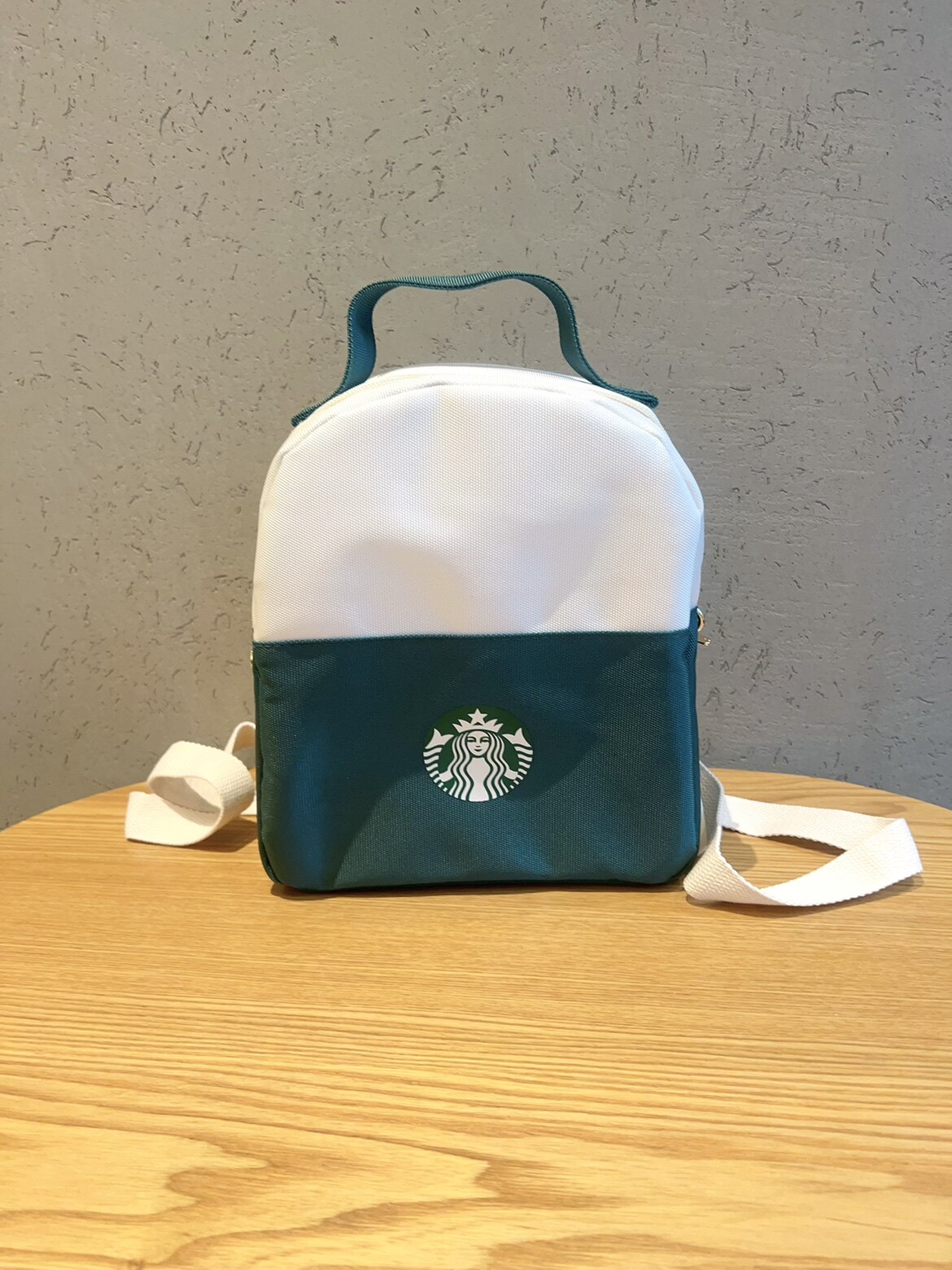 星巴克包包白绿色双肩手提斜挎包女生儿童通用小书包冬日裹冬盖毯